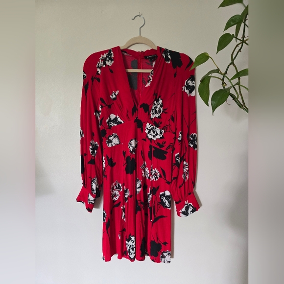 Yumi Kim Dresses & Skirts - Yumi Kim Size Small Womens Red Black Floral Dress Lomg Sleeves Deep V neck